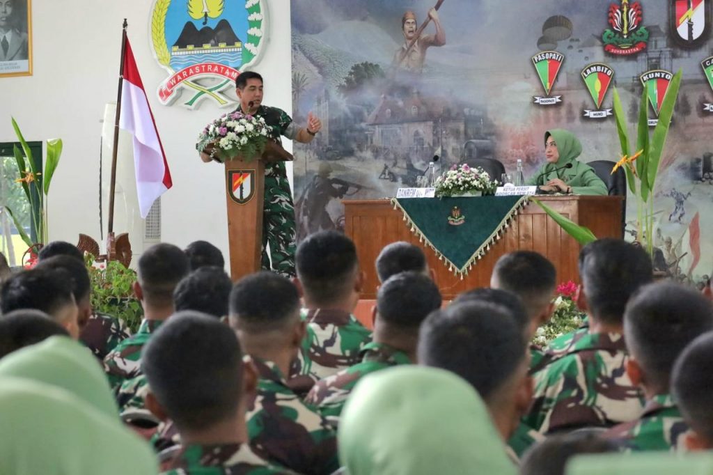 Danrem 074/Warastratama Kunjungi Yonif 408/Suhbrastha, Tekankan Disiplin dan Peran Keluarga