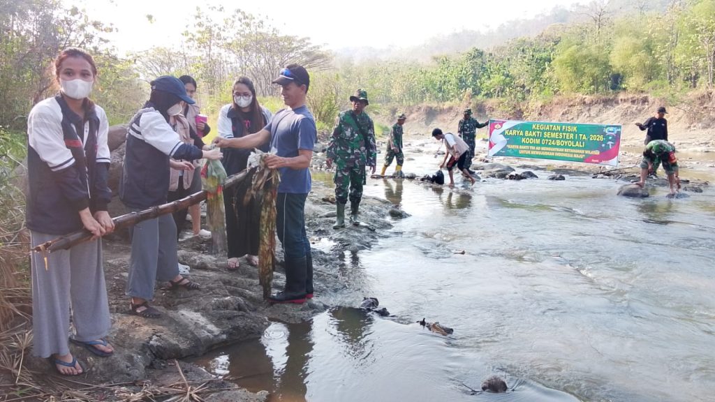 Aksi Nyata Kodim 0724/Byl Selamatkan Sungai Serang Dari Tumpukan Sampah
