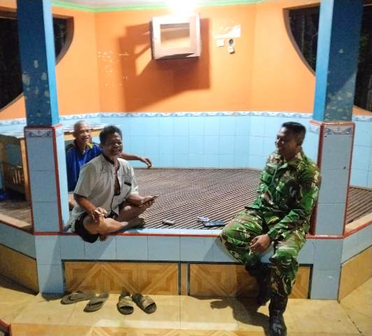 Patroli Malam di Nogosari, Babinsa Ajak Warga Perkuat Ronda dan Waspada Bahaya Kebakaran